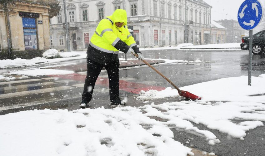 Tko ne smije zbog zdravlja čistiti snijeg? Ako imate više od 45 godina, oprez!